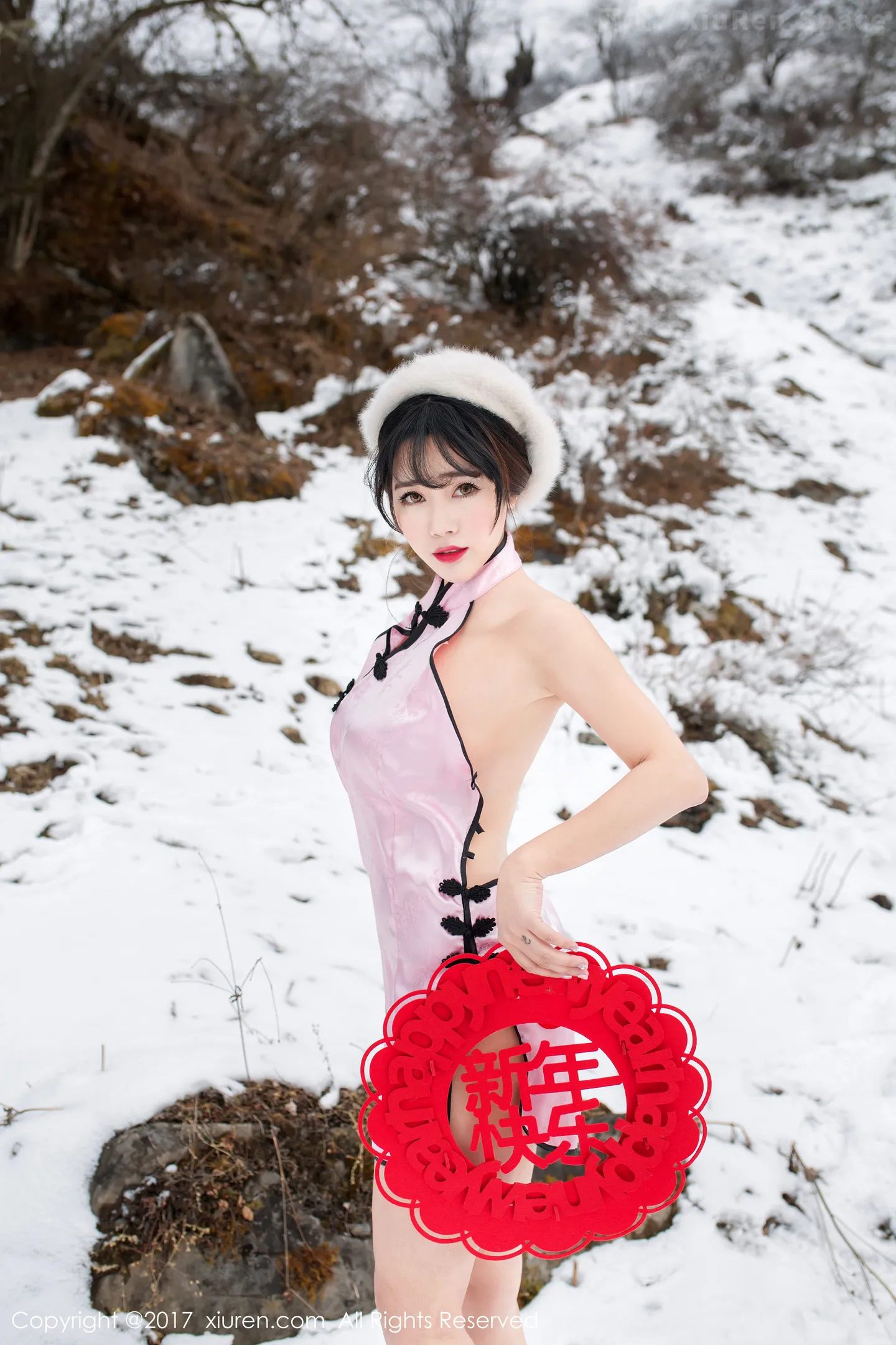 图片[4]-[XiuRen秀人网]VOL.686 嫩模兜豆靓Youlina雪地里粉红旗袍秀美乳翘臀新年福利诱惑写真50P-秀人网官方网站